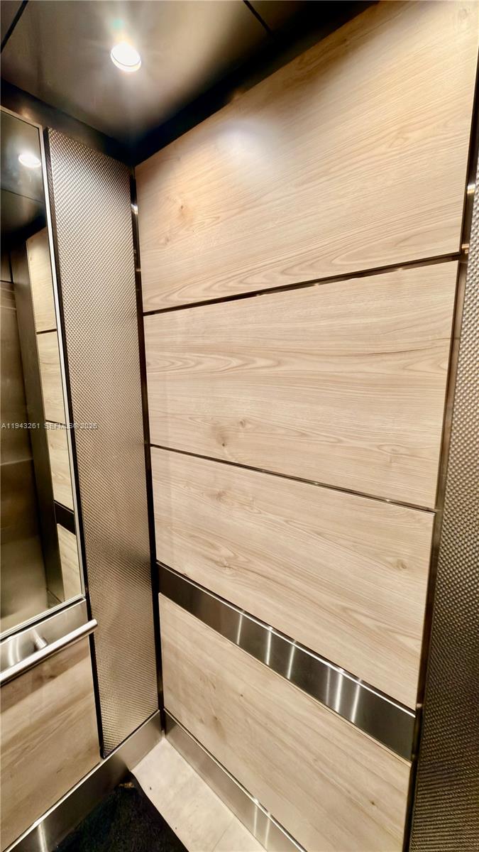 COMMODORE PLAZA CONDO - Residential