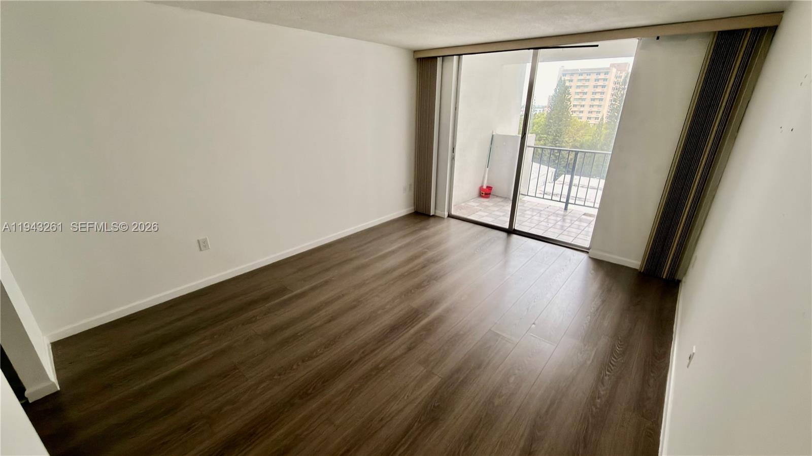 COMMODORE PLAZA CONDO - Residential