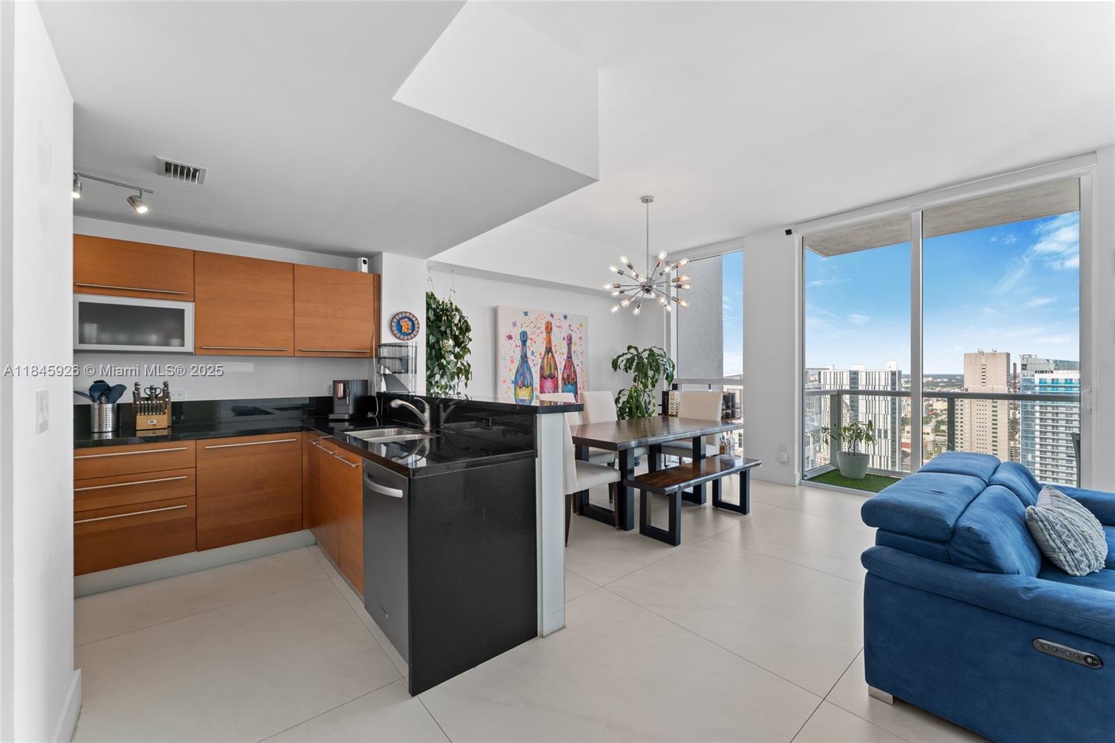 253 NE 2nd St 4304