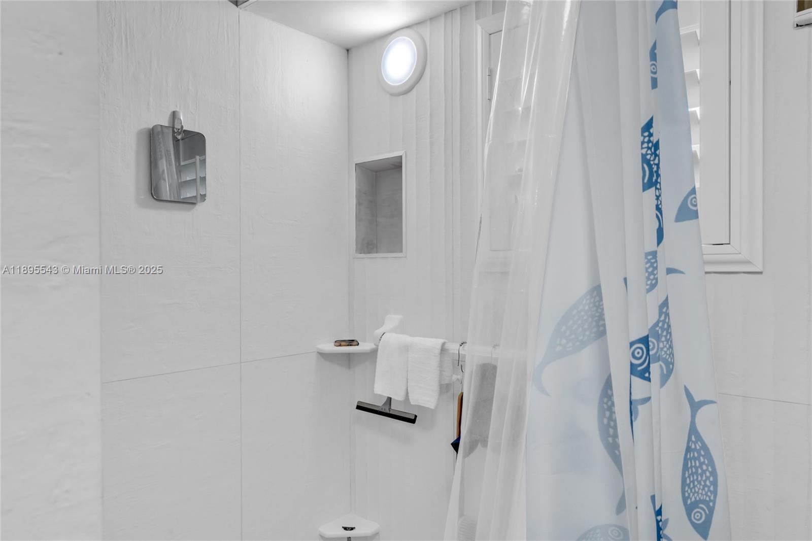 PIRATES COVE - Residential