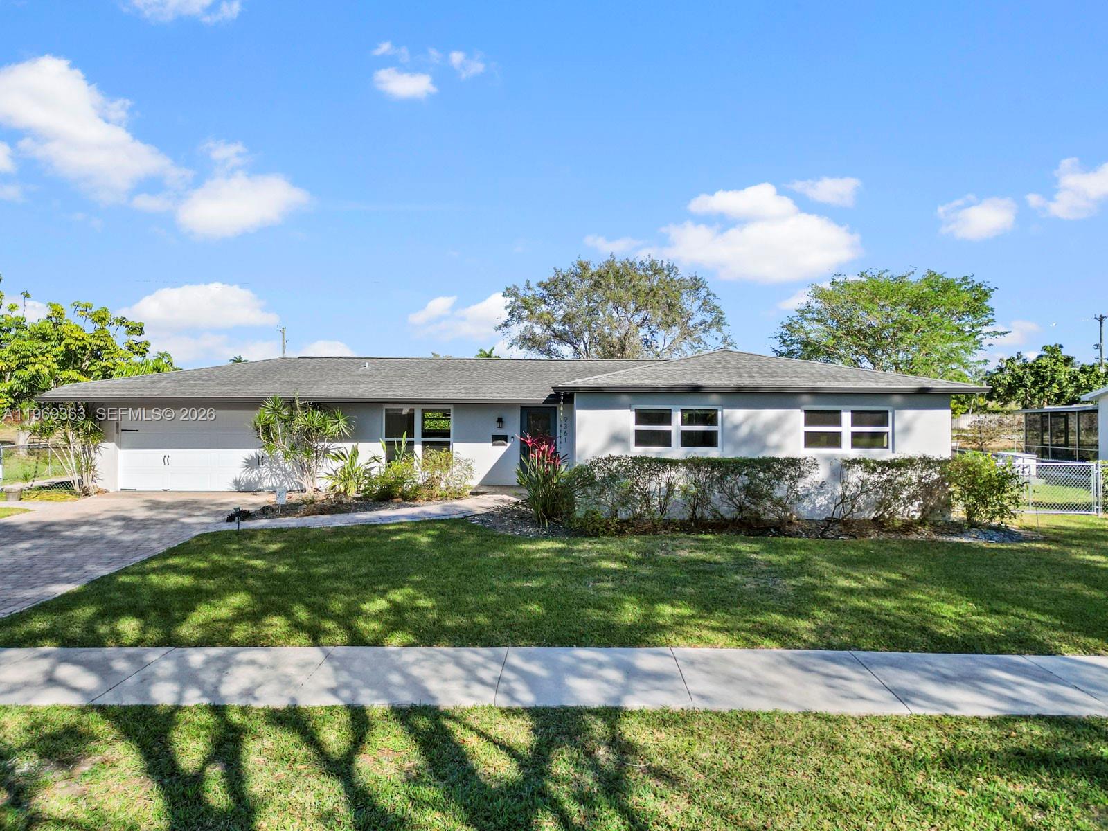 KENDALE COUNTRY CLUB ESTA - Residential