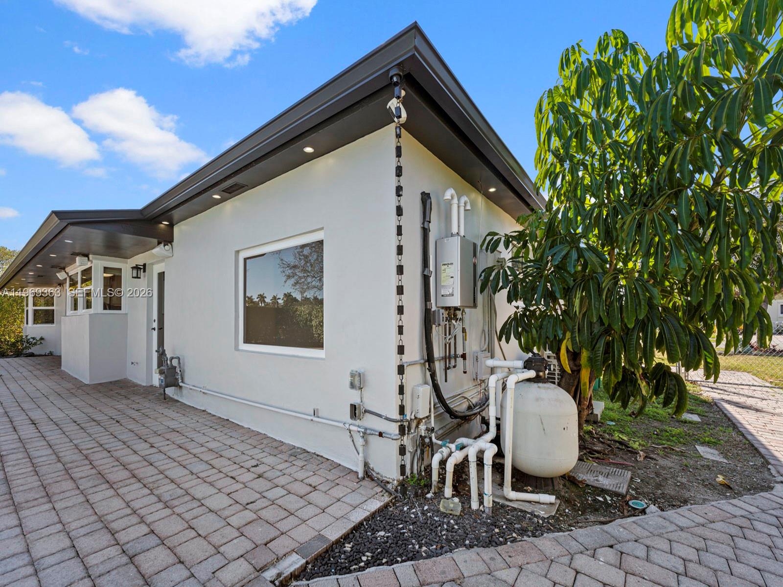 KENDALE COUNTRY CLUB ESTA - Residential