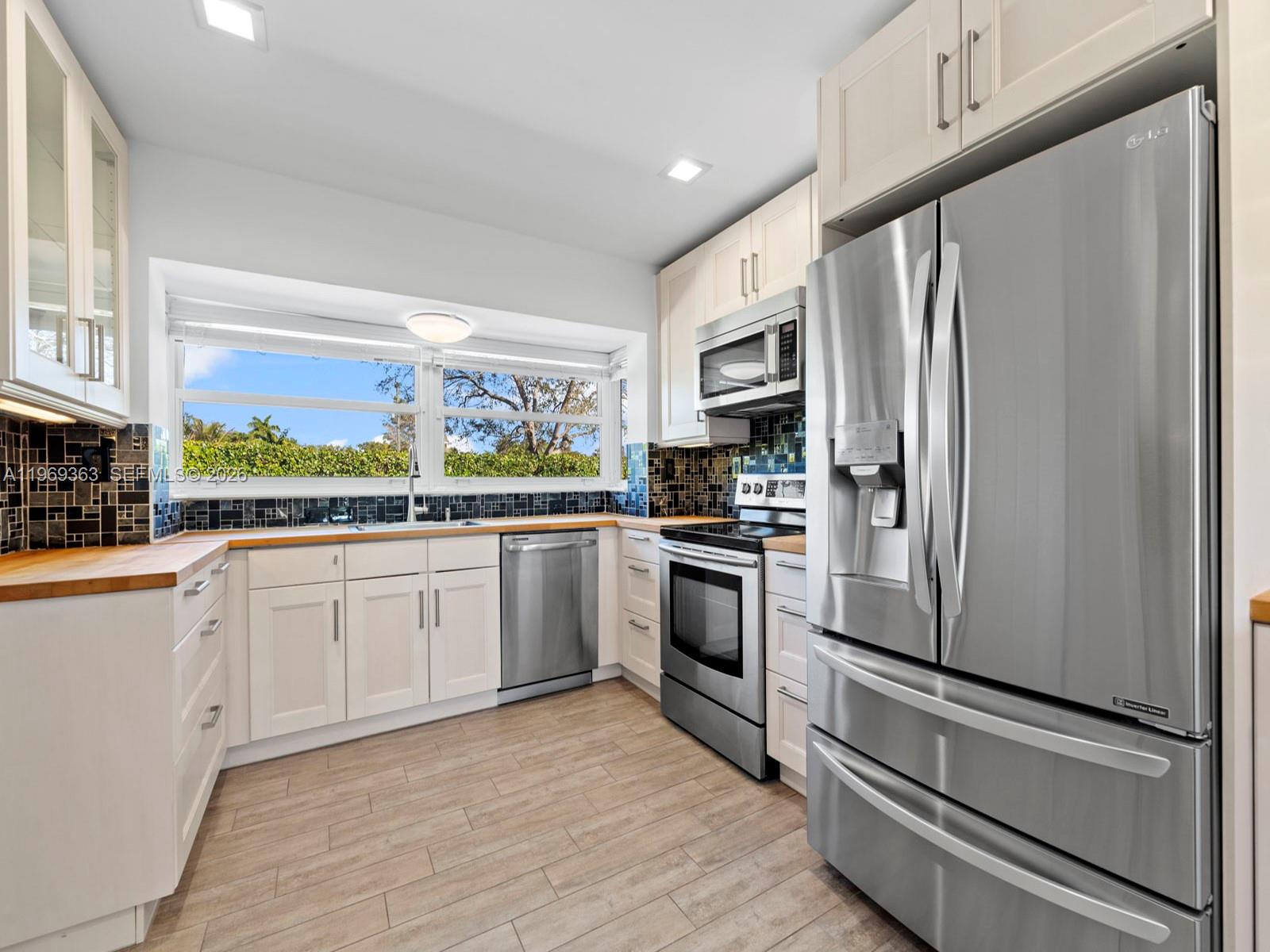 KENDALE COUNTRY CLUB ESTA - Residential