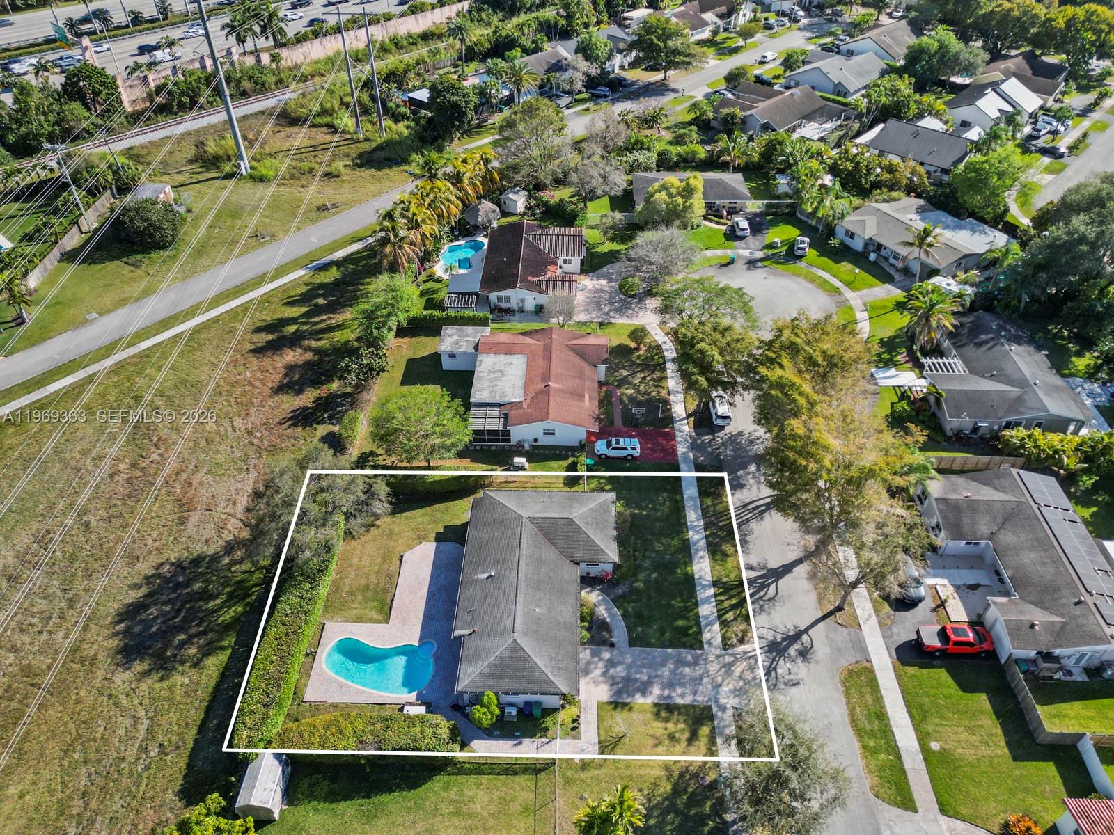 KENDALE COUNTRY CLUB ESTA - Residential