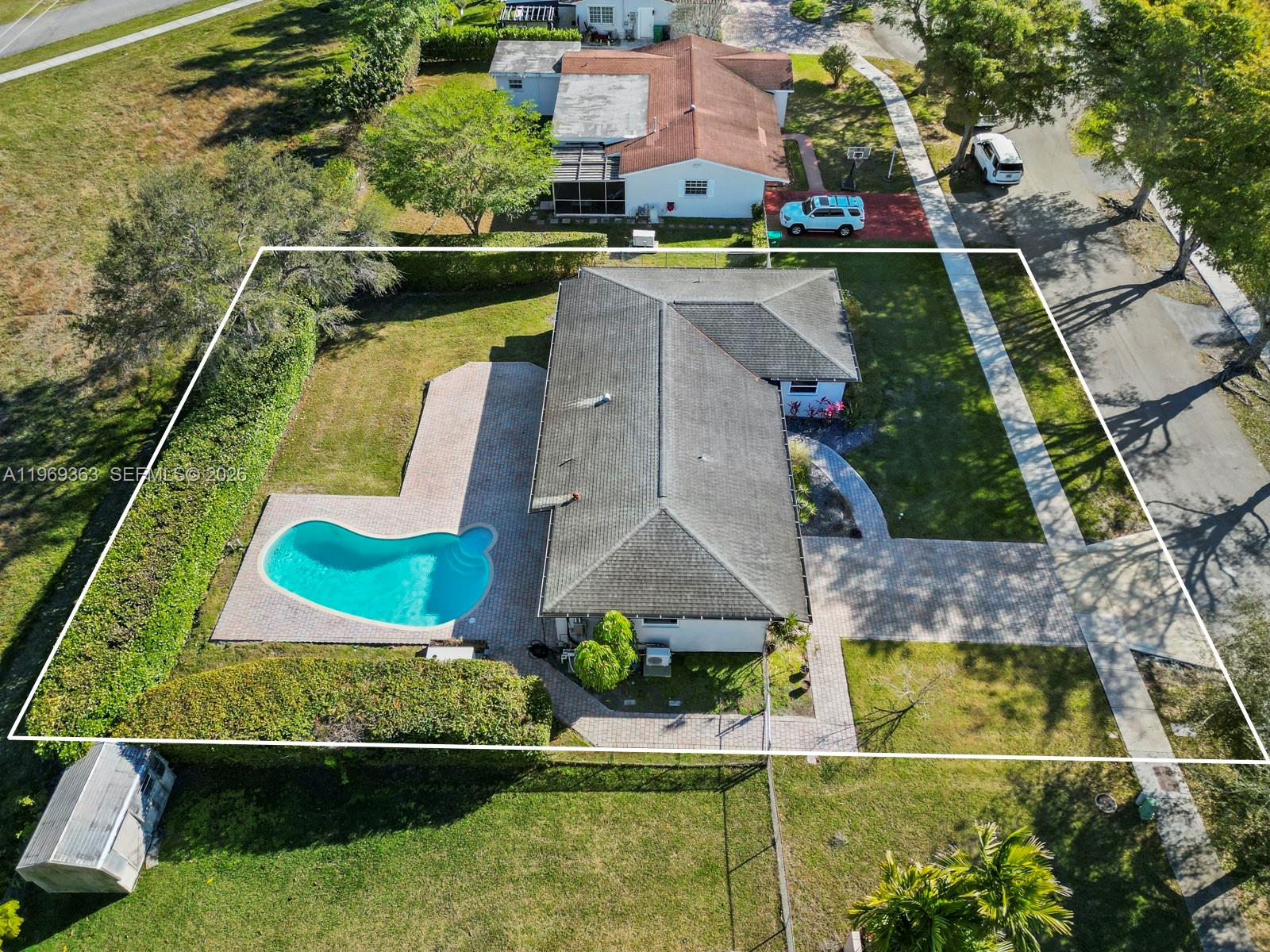 KENDALE COUNTRY CLUB ESTA - Residential