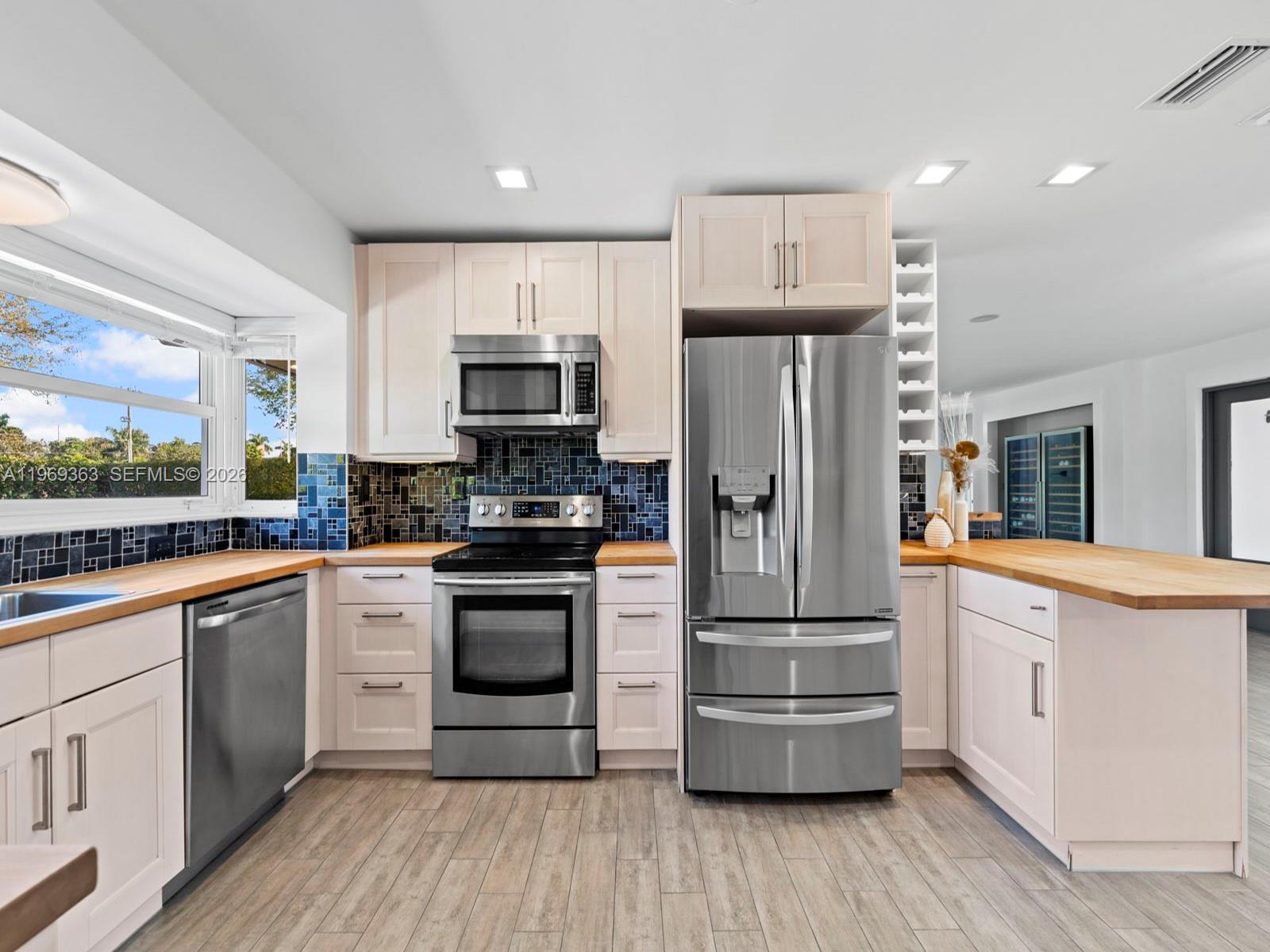 KENDALE COUNTRY CLUB ESTA - Residential