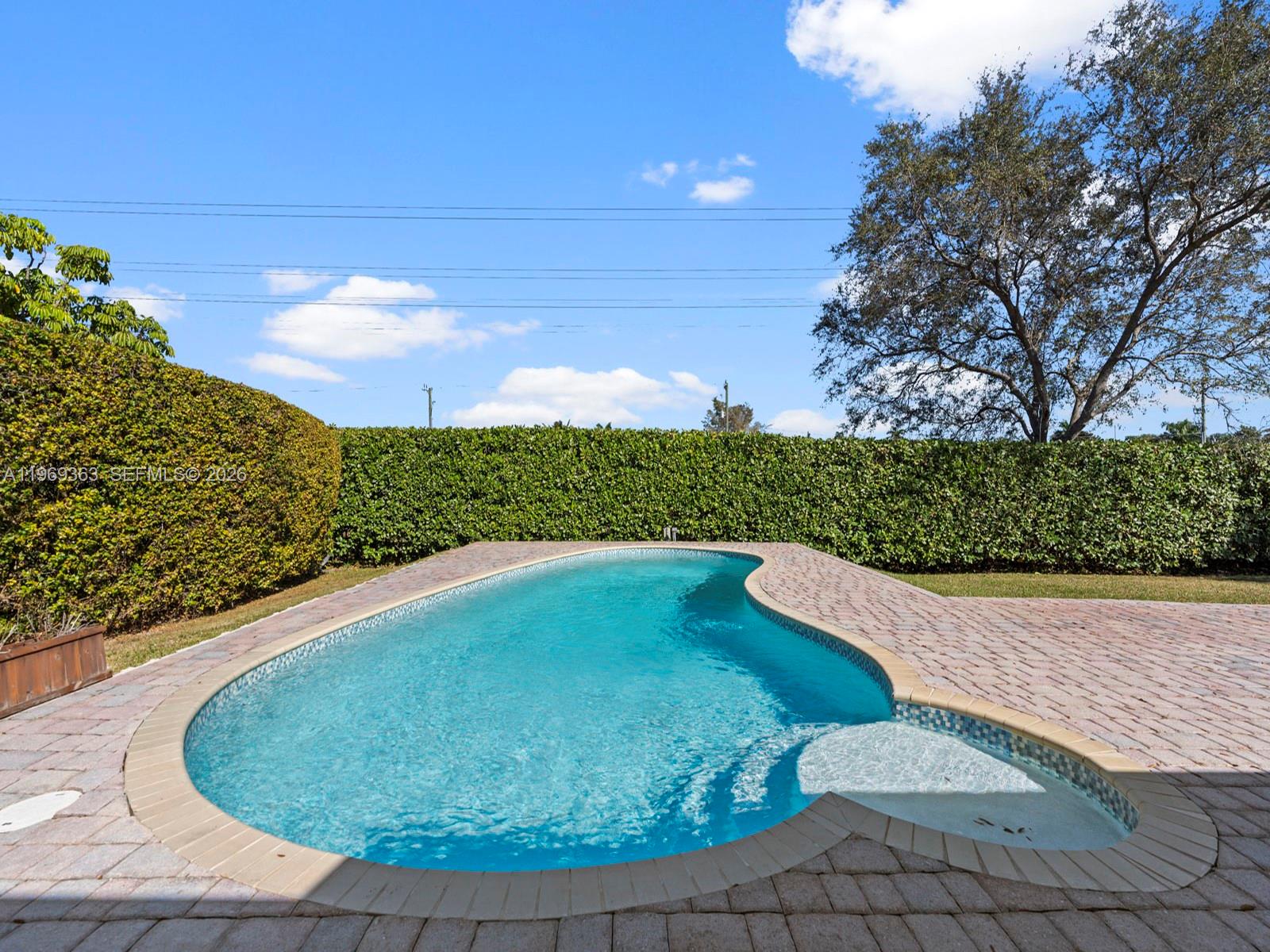 KENDALE COUNTRY CLUB ESTA - Residential