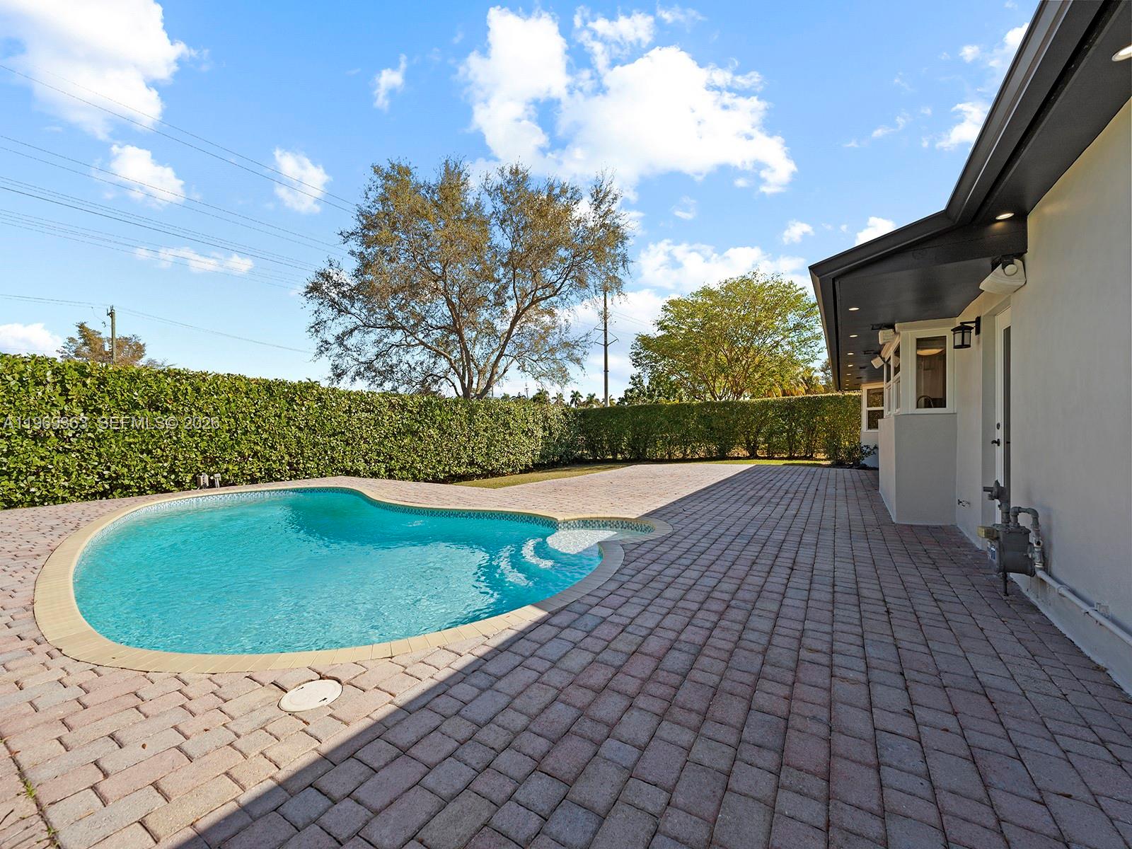 KENDALE COUNTRY CLUB ESTA - Residential