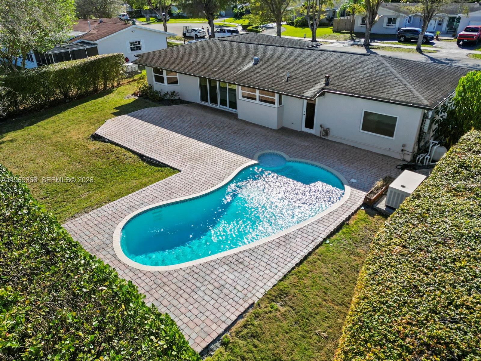 KENDALE COUNTRY CLUB ESTA - Residential