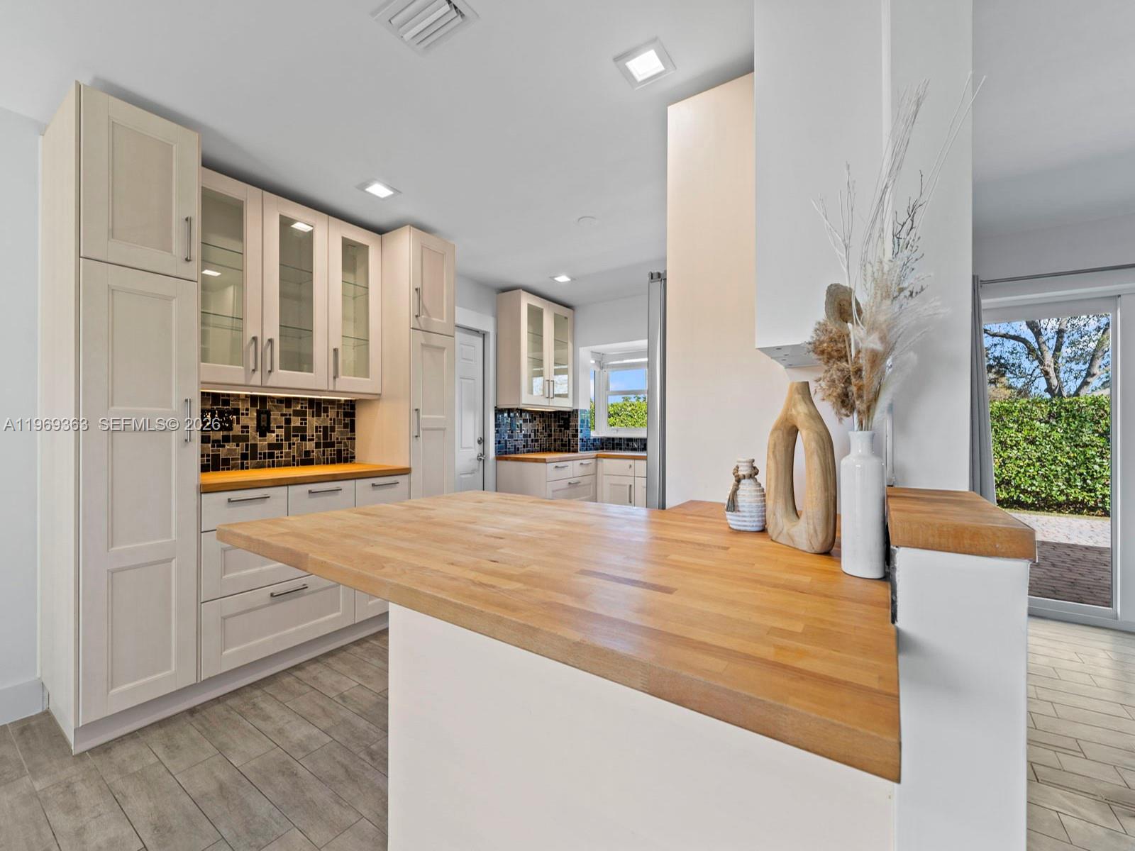 KENDALE COUNTRY CLUB ESTA - Residential