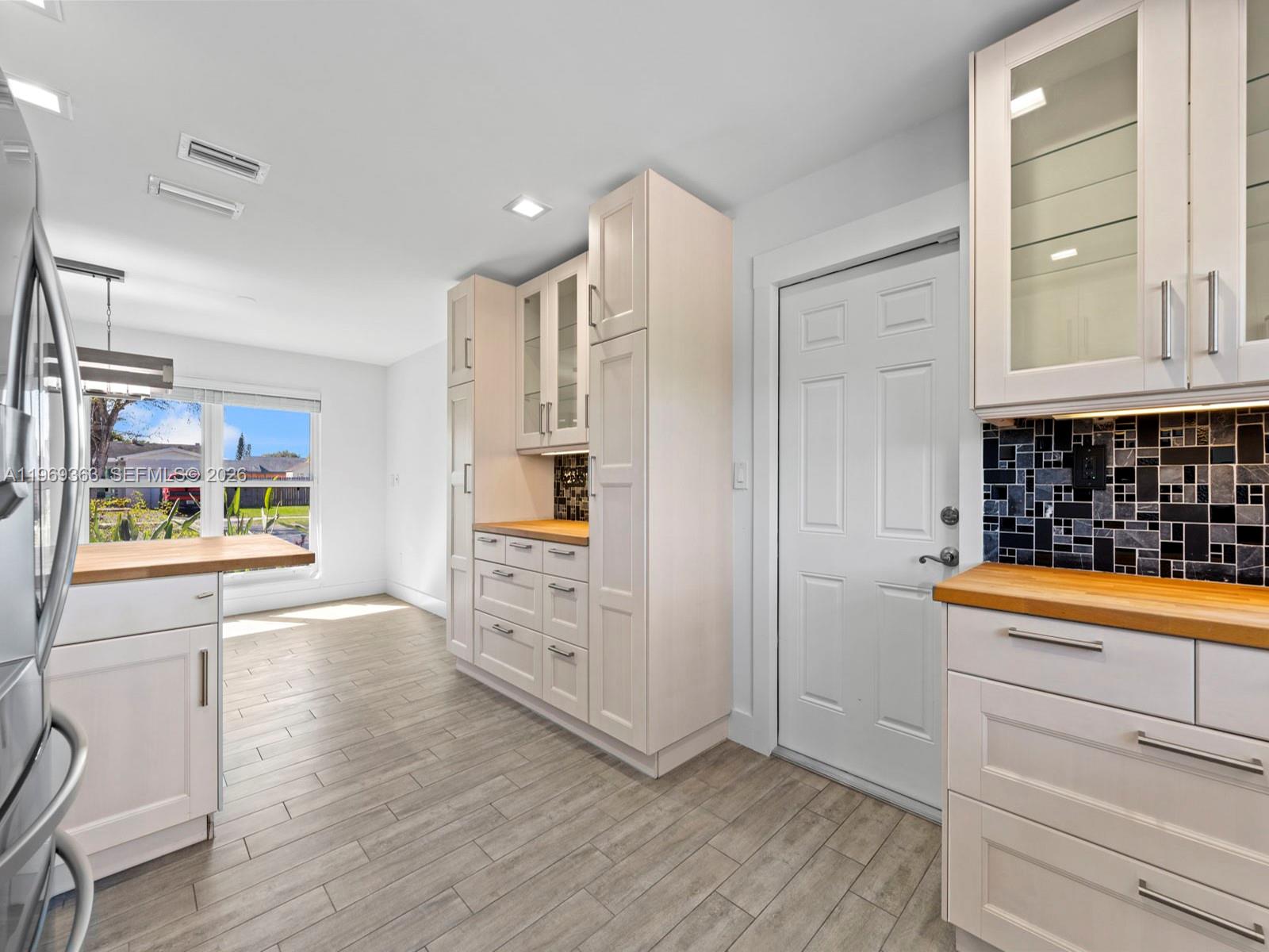 KENDALE COUNTRY CLUB ESTA - Residential