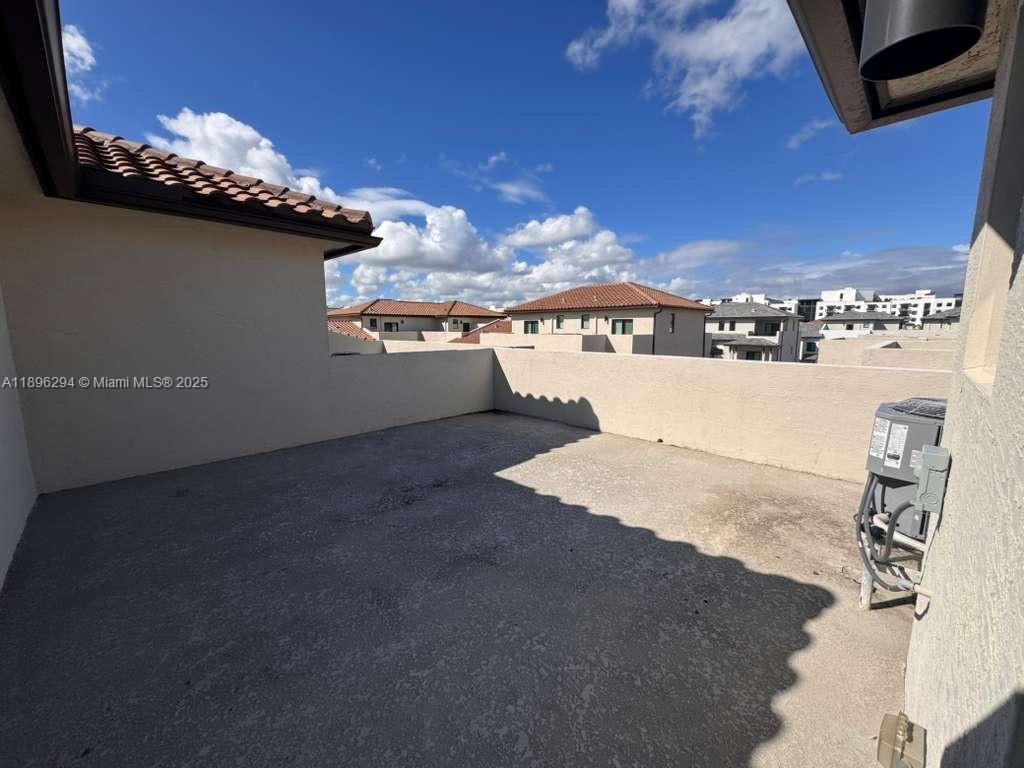 DOWNTOWN DORAL SOUTH PHAS - Residential