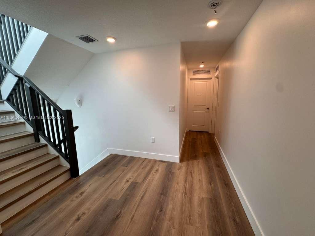 DOWNTOWN DORAL SOUTH PHAS - Residential