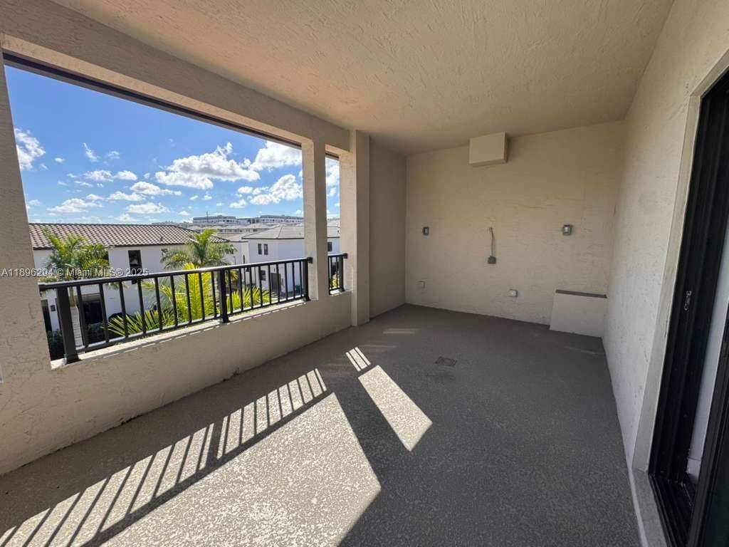 DOWNTOWN DORAL SOUTH PHAS - Residential