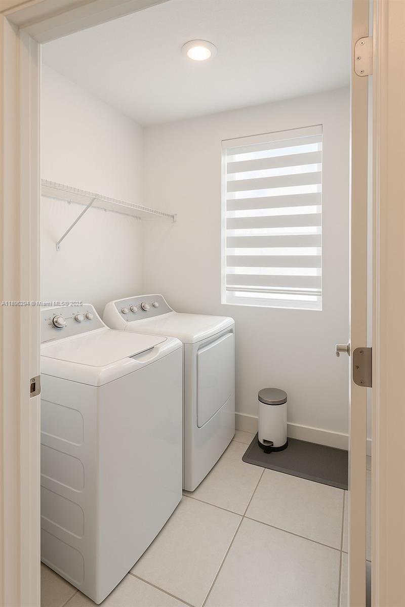 DOWNTOWN DORAL SOUTH PHAS - Residential