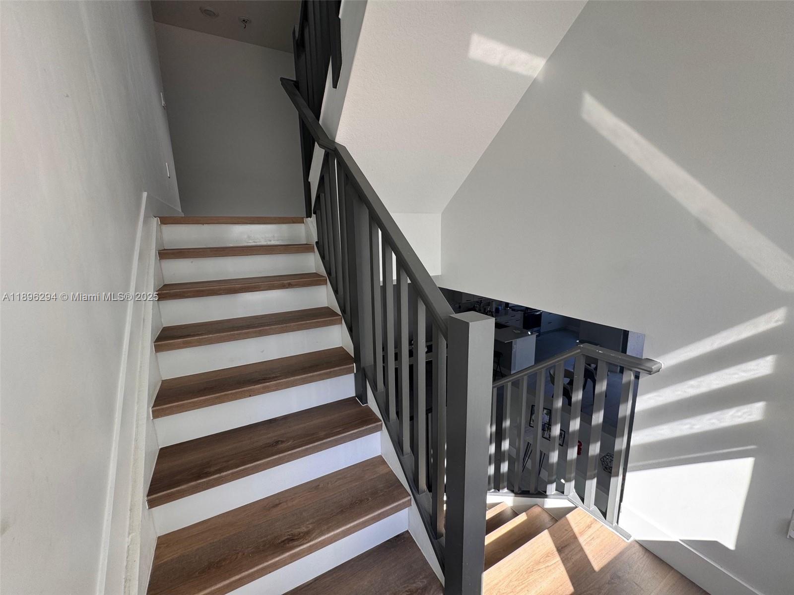 DOWNTOWN DORAL SOUTH PHAS - Residential