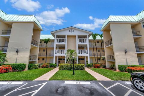 Condominium in Boynton Beach FL 16 Colonial Club Dr Dr.jpg