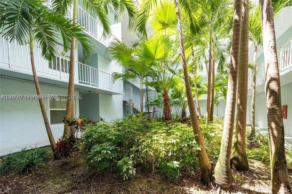 Photo of 405 S Pine Island Rd #308D, Plantation, FL 33324 (MLS # A12027479)