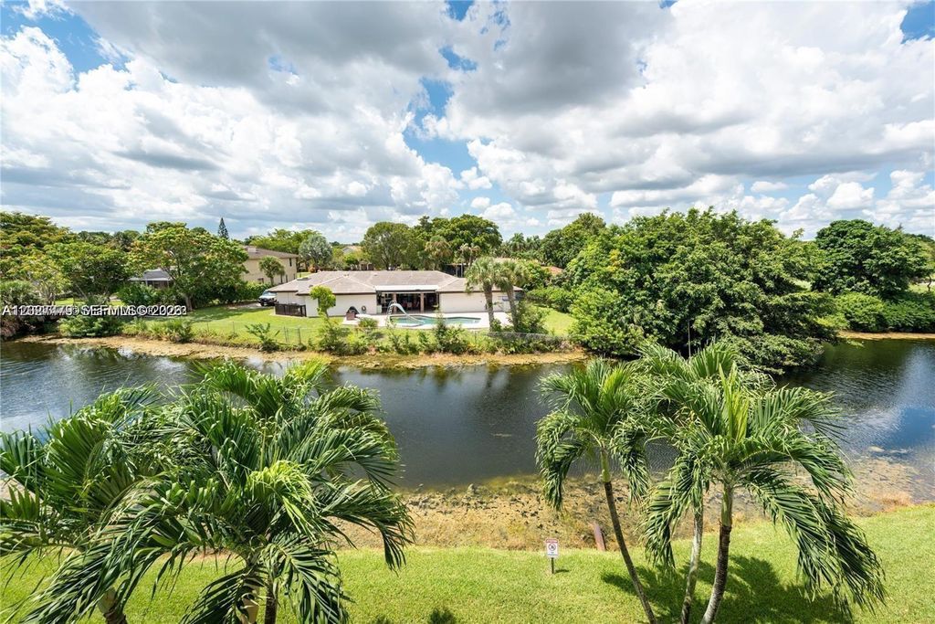 Photo of 405 S Pine Island Rd #308D, Plantation, FL 33324 (MLS # A12027479)