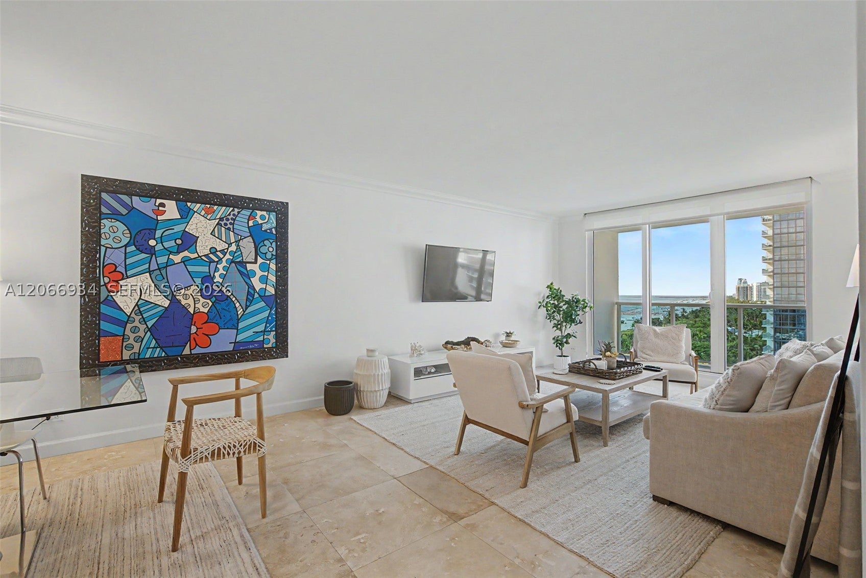 2301 Collins Ave 908