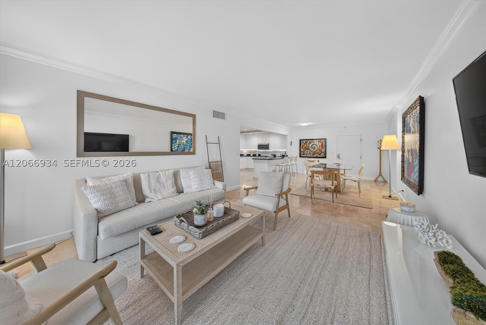 2301 Collins Ave 908