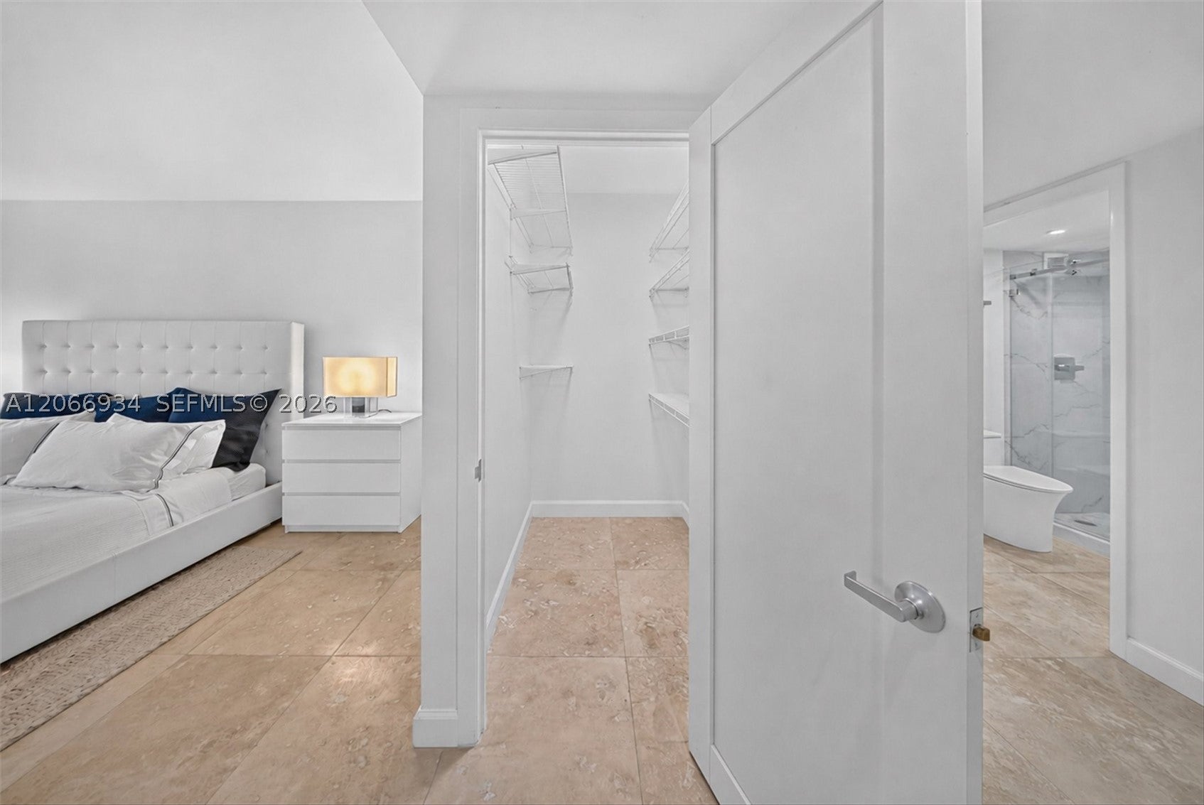 2301 Collins Ave 908