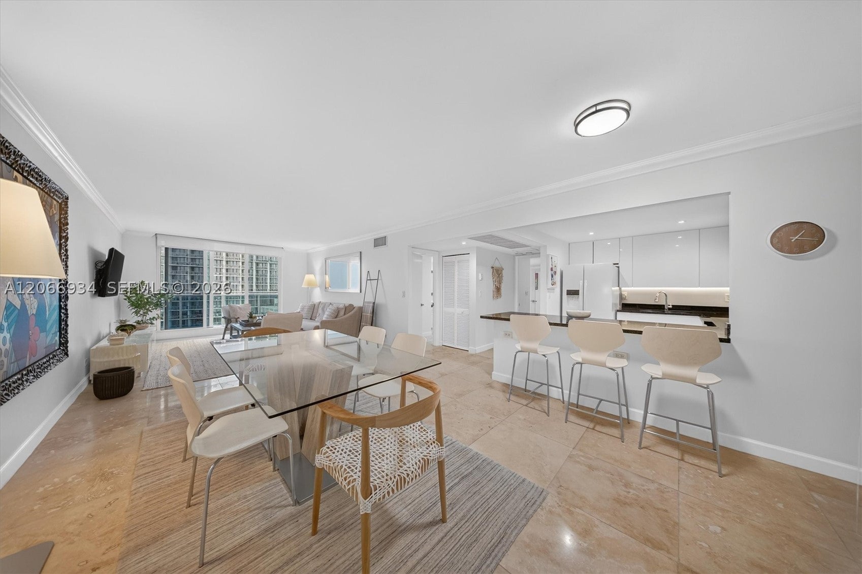 2301 Collins Ave 908