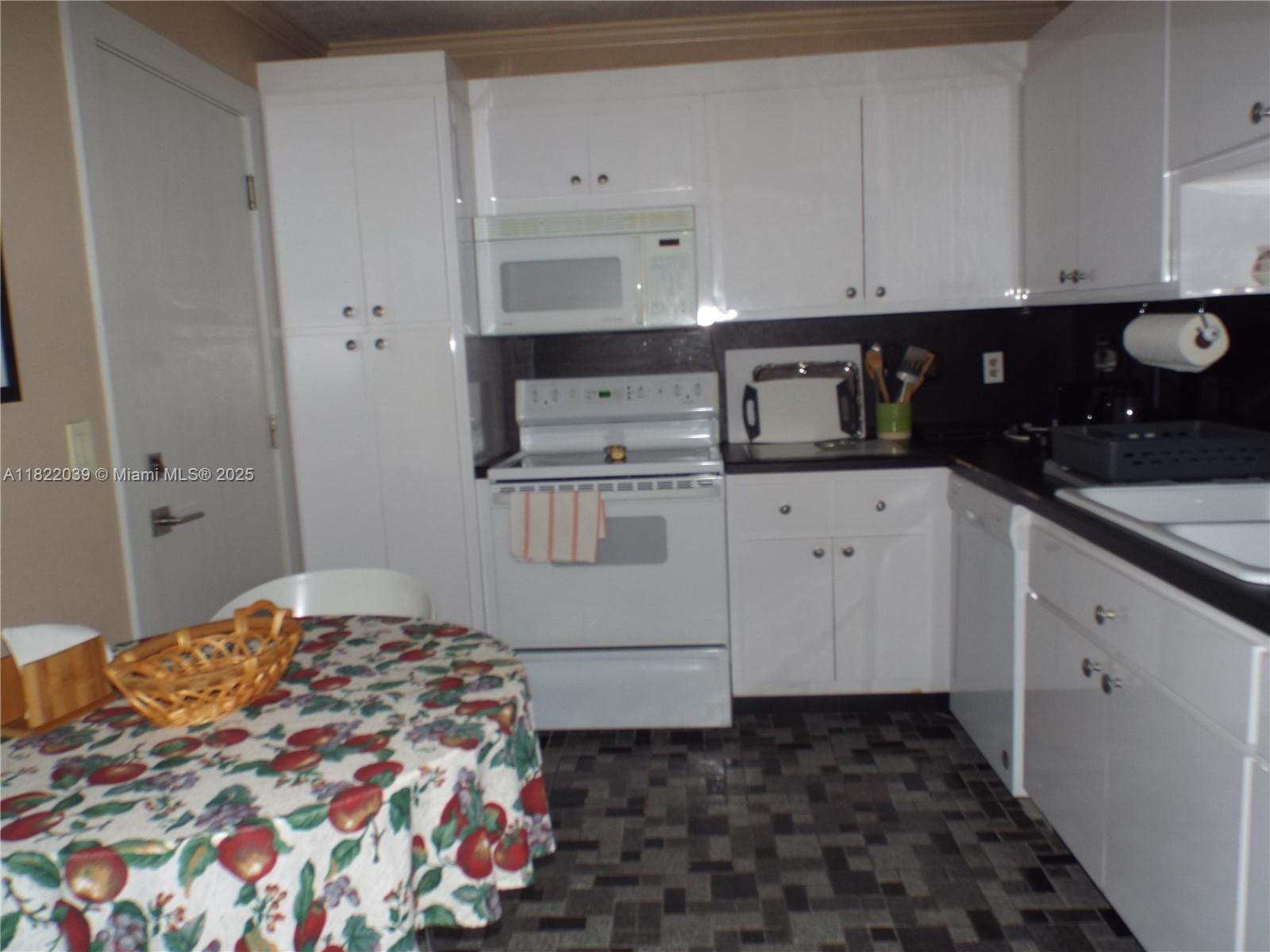 1904 S Ocean Dr 405