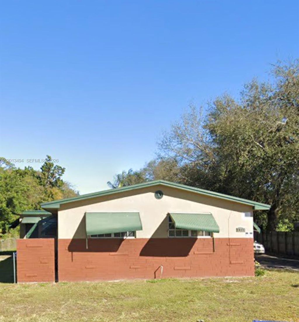 Photo of 5631 SW 27th St, West Park, FL 33023 (MLS # A12013494)