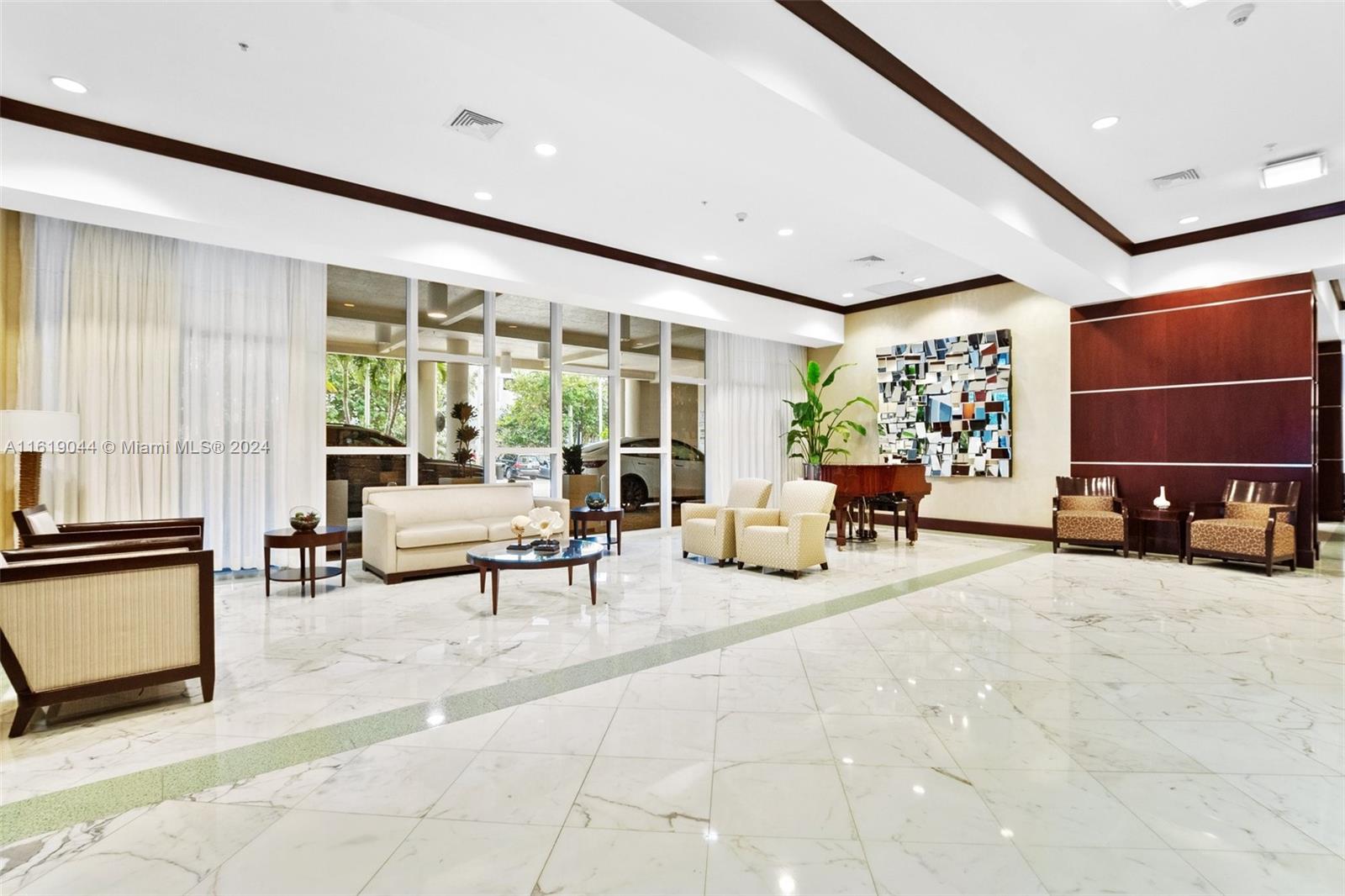 LA PERLA CONDO - Residential Lease