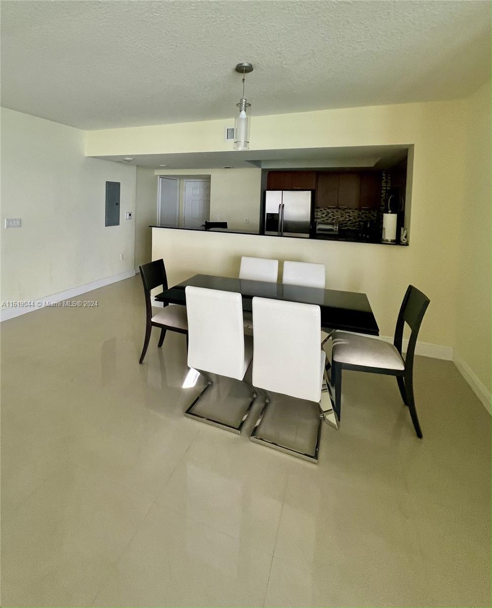 LA PERLA CONDO - Residential Lease