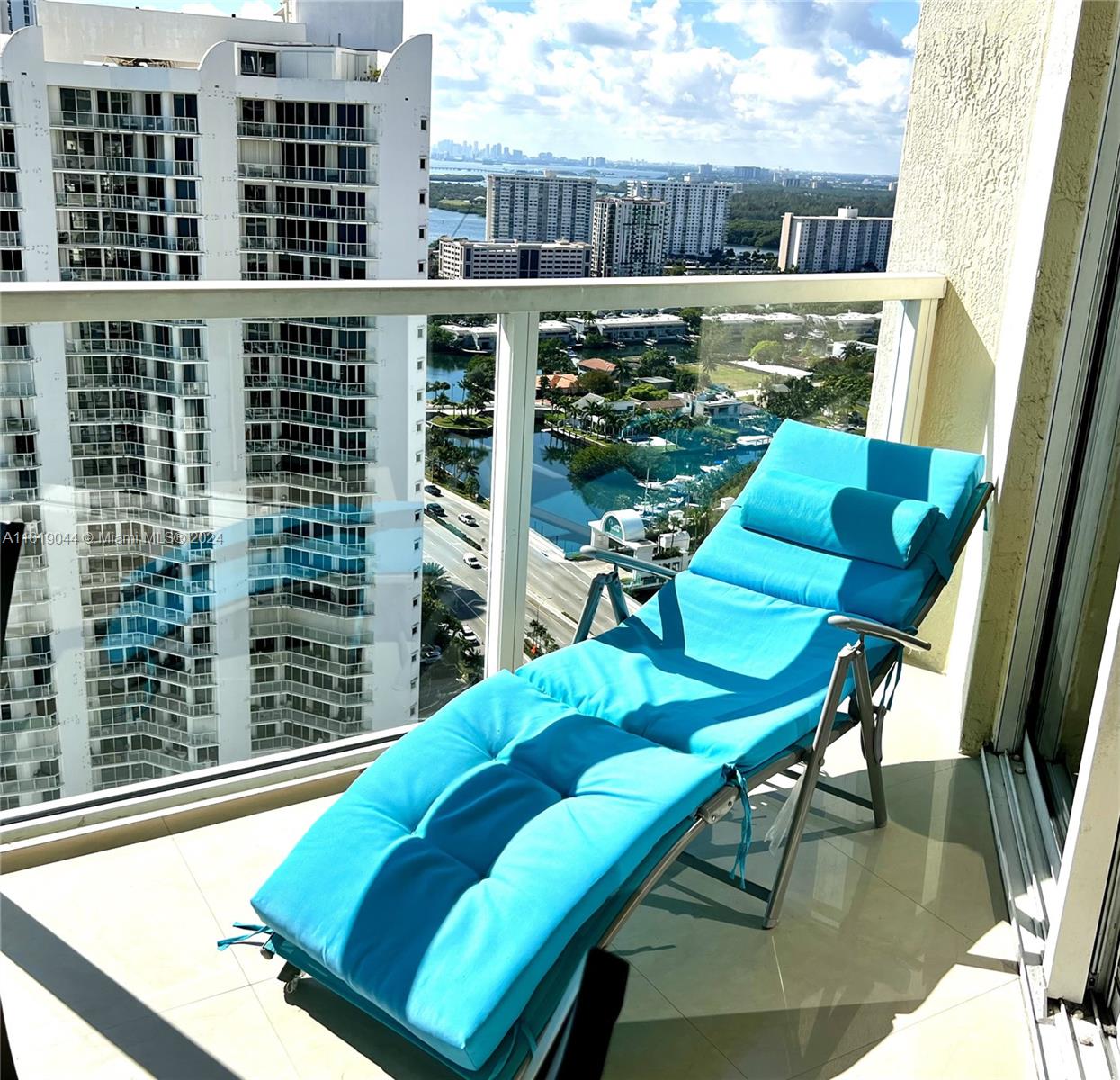 LA PERLA CONDO - Residential Lease