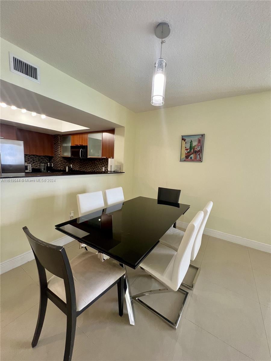 LA PERLA CONDO - Residential Lease