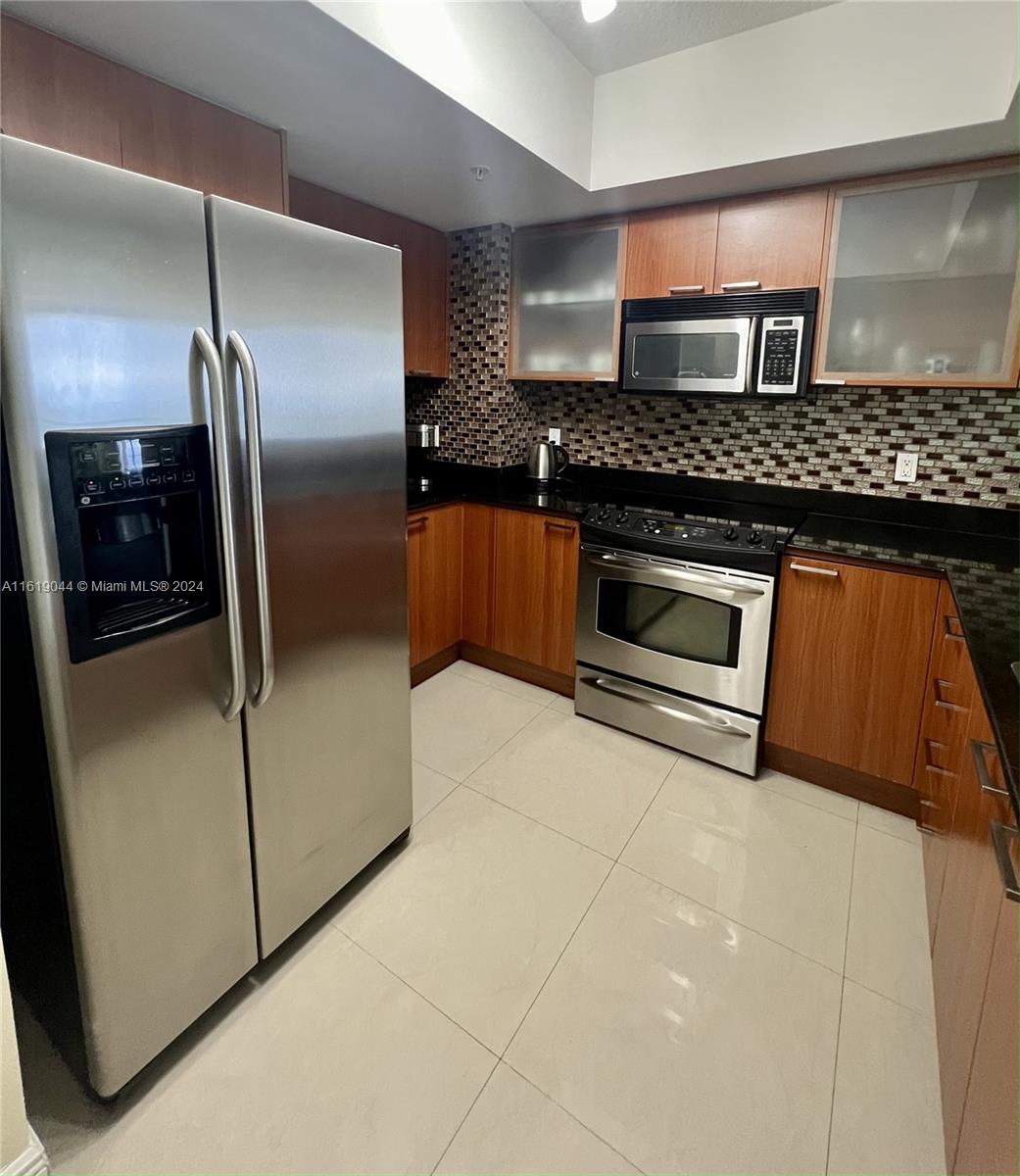 LA PERLA CONDO - Residential Lease