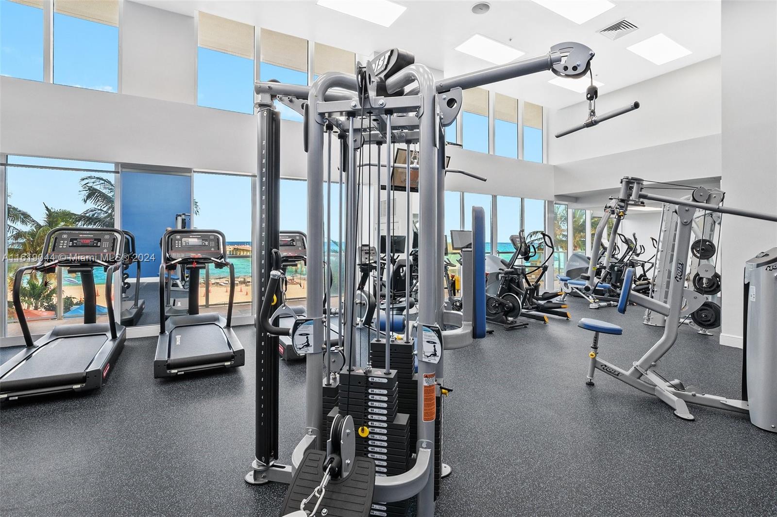 LA PERLA CONDO - Residential Lease