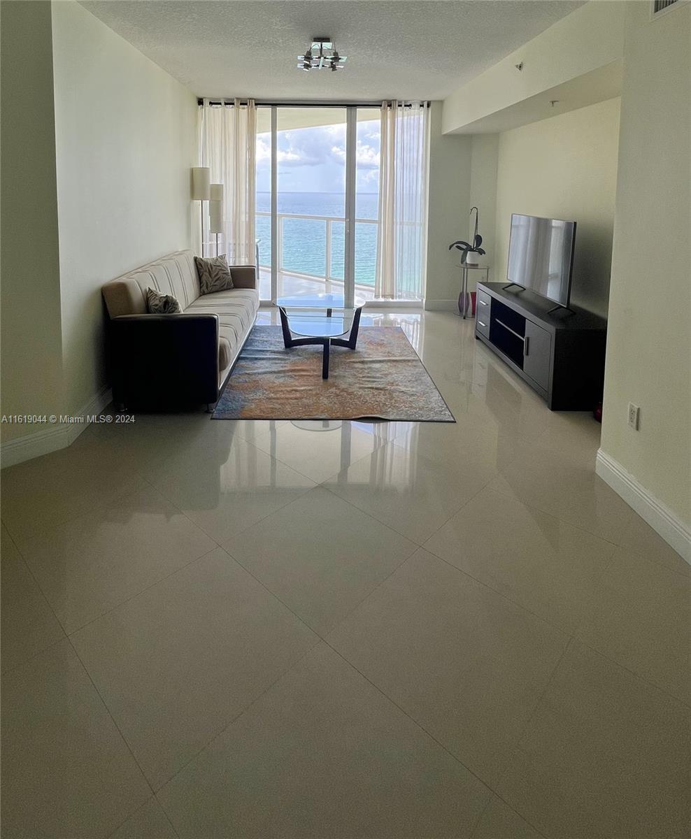 LA PERLA CONDO - Residential Lease