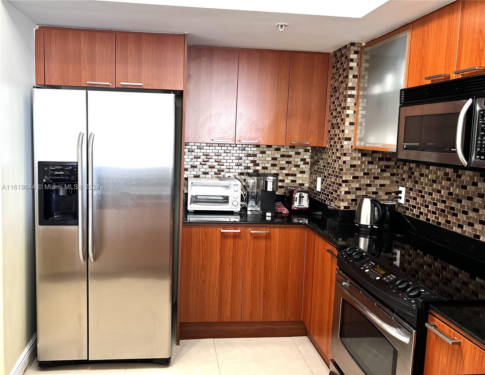 LA PERLA CONDO - Residential Lease