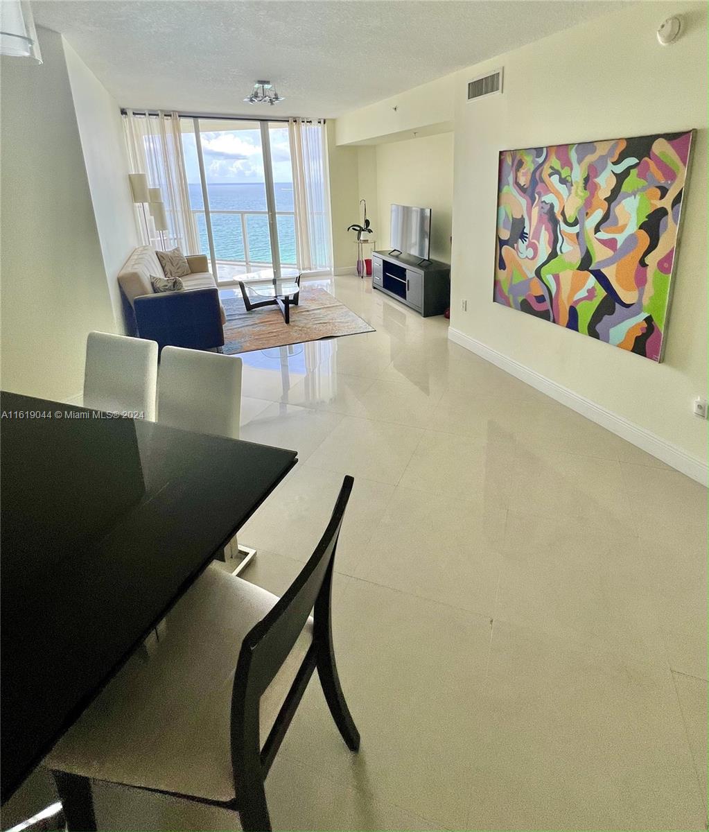 LA PERLA CONDO - Residential Lease