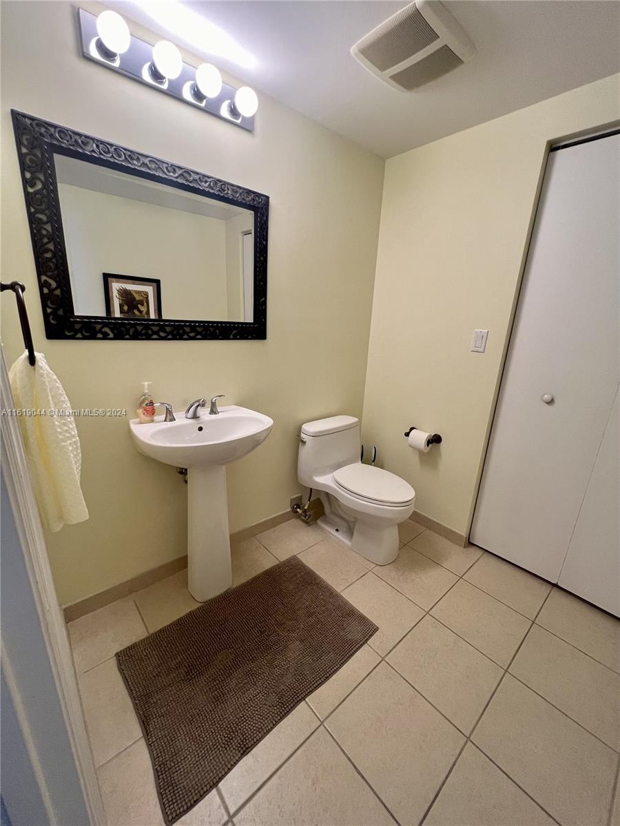 LA PERLA CONDO - Residential Lease