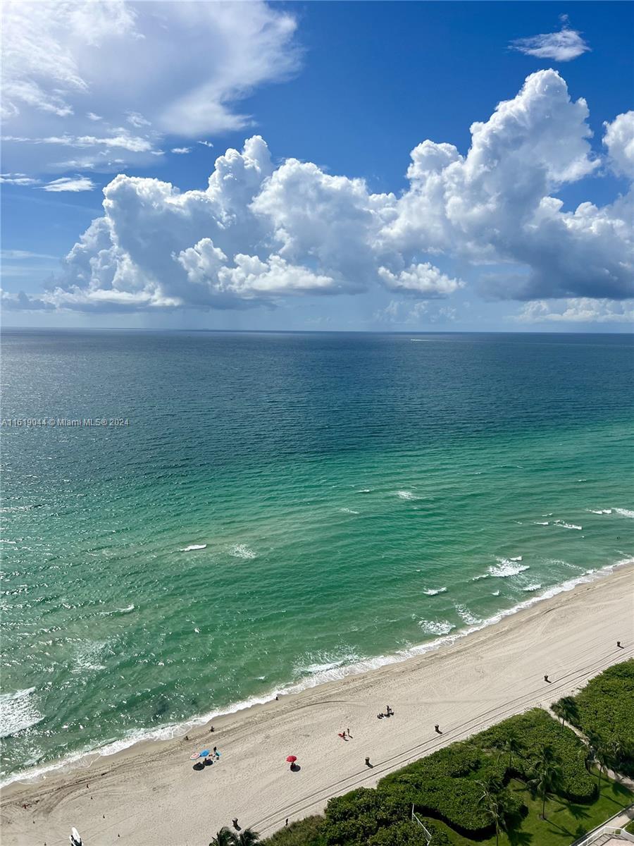 LA PERLA CONDO - Residential Lease