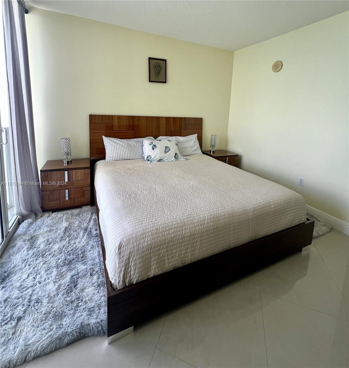 LA PERLA CONDO - Residential Lease