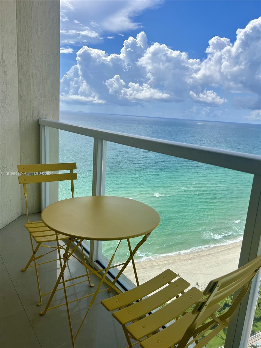 LA PERLA CONDO - Residential Lease