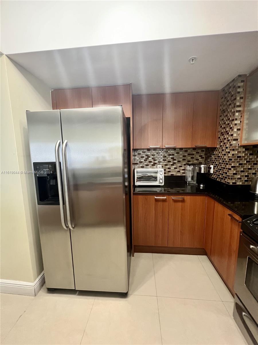 LA PERLA CONDO - Residential Lease