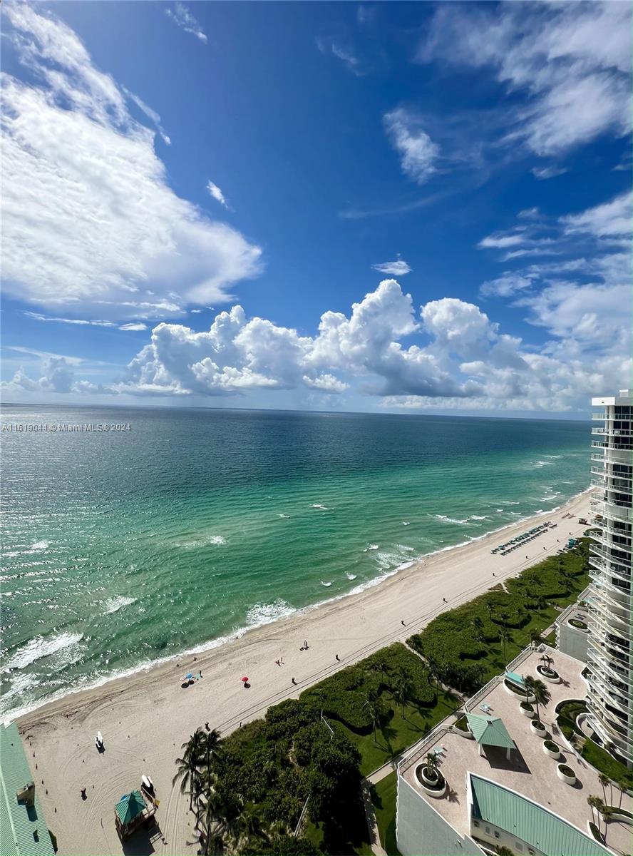 LA PERLA CONDO - Residential Lease