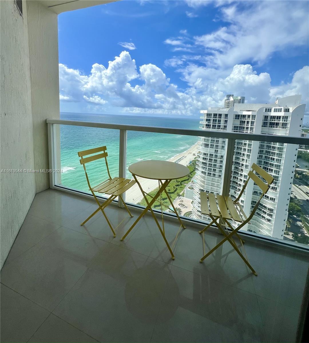 LA PERLA CONDO - Residential Lease