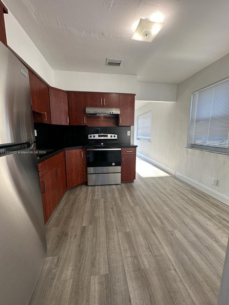 1219 N 20th Ave 1219