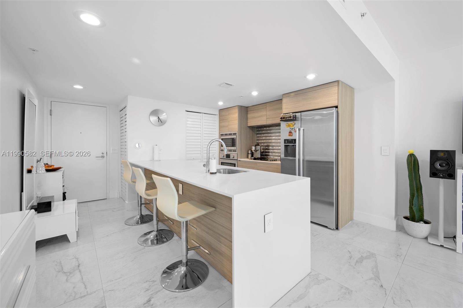 6610 Indian Creek Dr 406