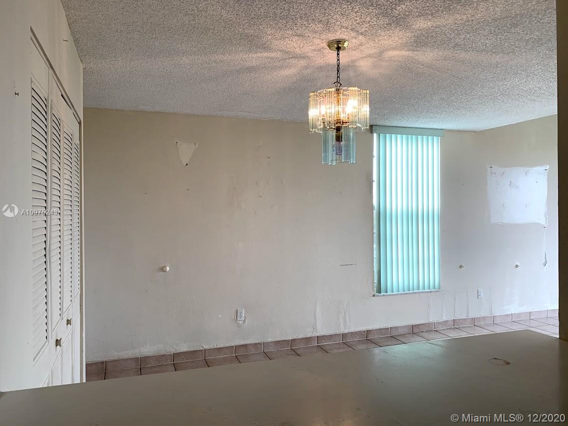 THE GREENS CONDO - Residential