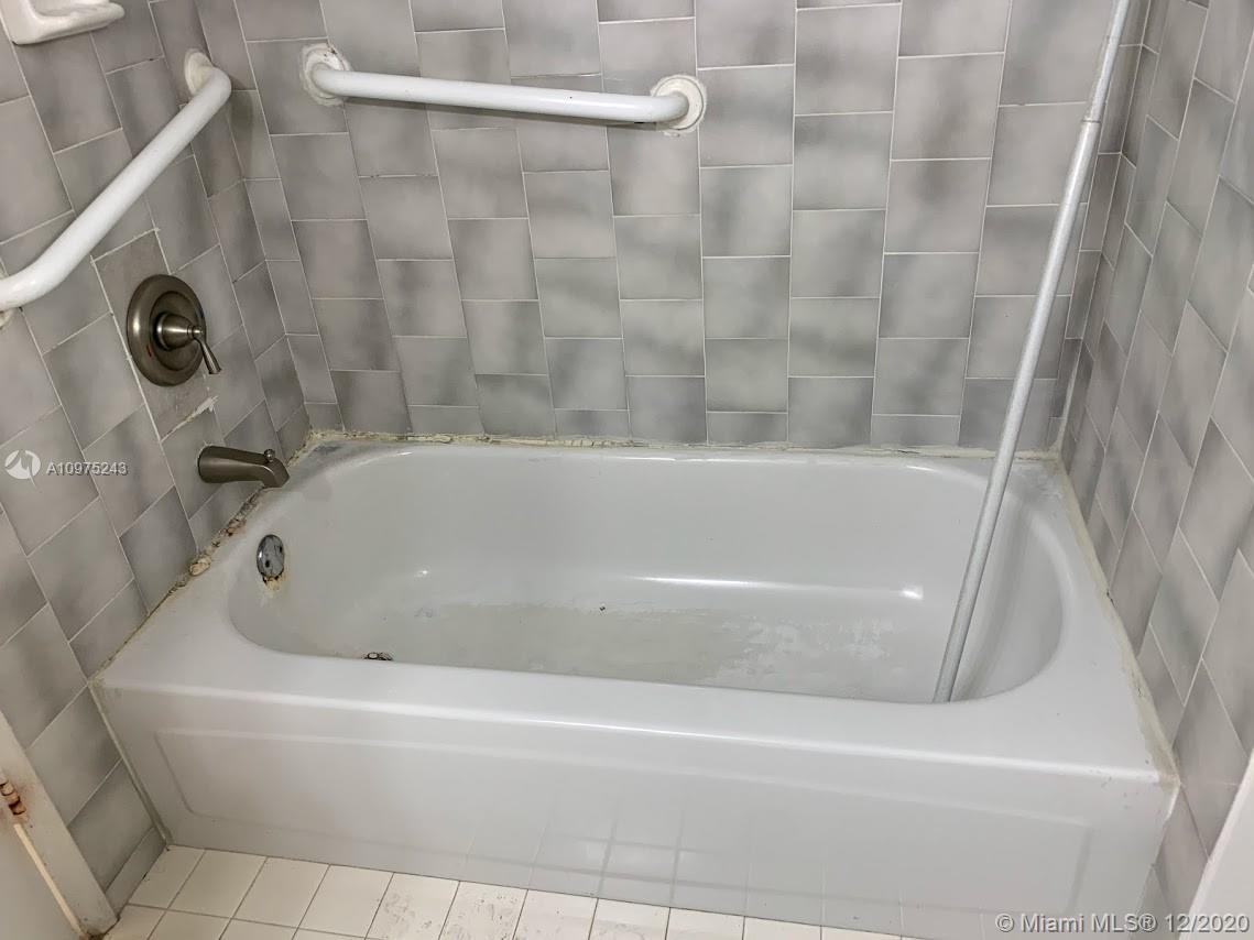 THE GREENS CONDO - Residential