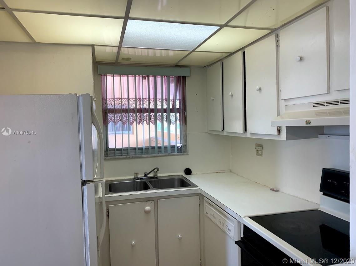 THE GREENS CONDO - Residential